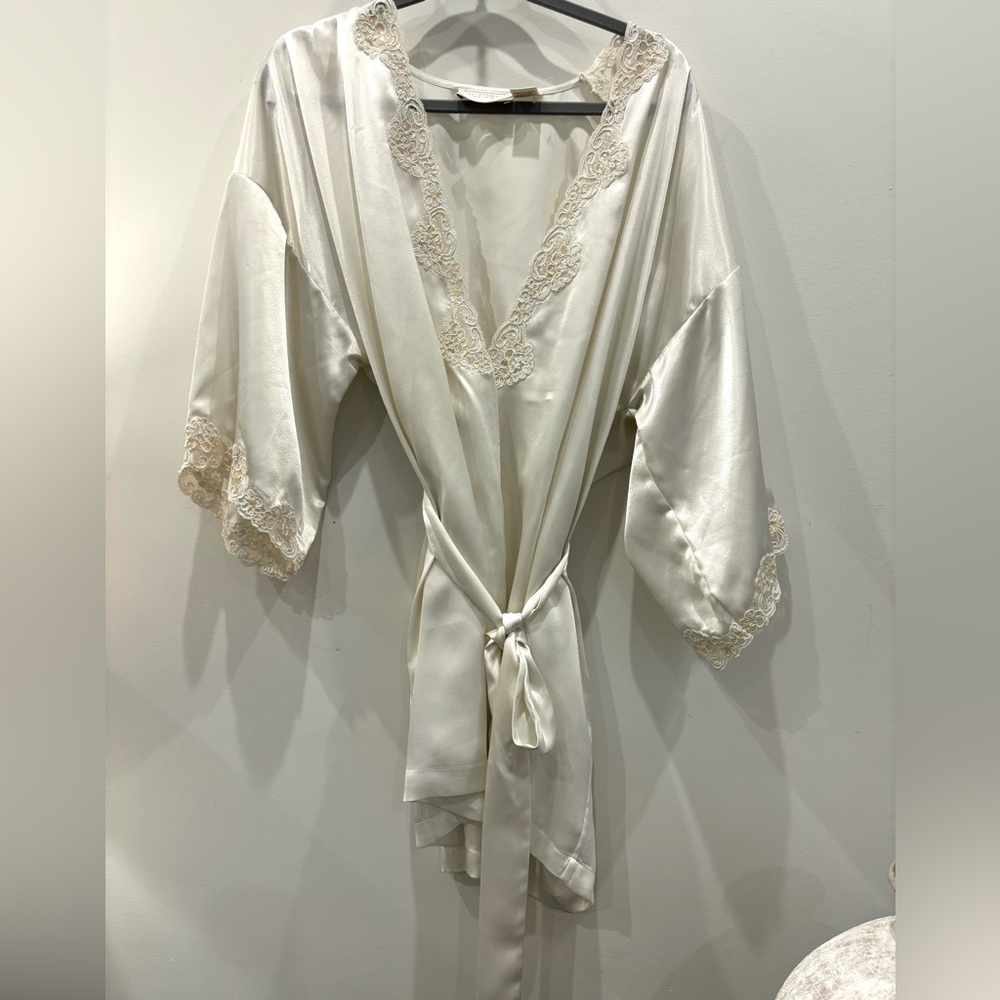 Victoria’s Secret Gold Label Vintage Cream Satin Lace Robe/ Kimono- One Size